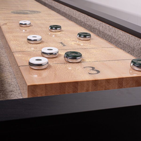 Lola Shuffleboard 03